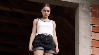 Flaka Latifi, Era Balaj, Uratë Shabani - The Hill Where Lionesses Roar (La colline où rugissent les lionnes) (2021)