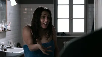 Valentina Lodovini, Carolina Crescentini - The 1000-Euro Generation (Generazione mille euro) (2009)