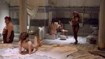 Marie Gillain, Gaia Narcisi – Harem Suare (1999)