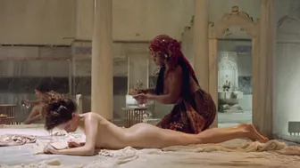 Marie Gillain, Gaia Narcisi – Harem Suare (1999)