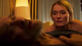 Yuliya Khlynina, Sabina Akhmedova, Polina Pushkaruk, Olga Venikova, Stasya Miloslavskaya - Call Center (2020)