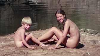 Jenny Agutter, Noeline Brown - Walkabout (1971)
