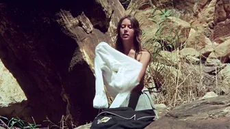 Jenny Agutter, Noeline Brown - Walkabout (1971)