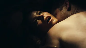 Elizabeth Banks, Jessica Biel - The Better Sister s01e01-06 (2025)