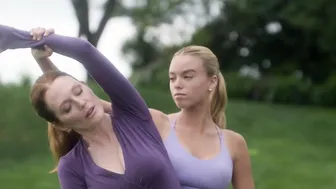 Milly Alcock, Meghann Fahy, Julianne Moore - Sirens s01e01-03 (2025)