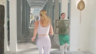 Milly Alcock, Meghann Fahy, Julianne Moore - Sirens s01e01-03 (2025)