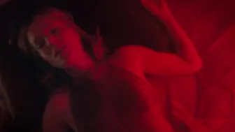 Milly Alcock, Meghann Fahy, Julianne Moore - Sirens s01e01-03 (2025)