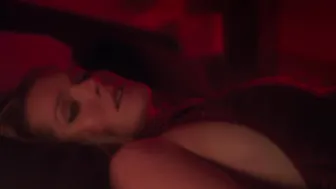 Milly Alcock, Meghann Fahy, Julianne Moore - Sirens s01e01-03 (2025)