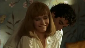 Francesca Neri, Maria Barranco - Las edades de Lulu (1990)