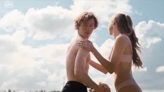 Lilly Krug, Hannah Schiller, Sonja Gerhardt, Tomomi Themann, Margarita Nigmatullin - Club der Dinosaurier s01e01-04 (2025)