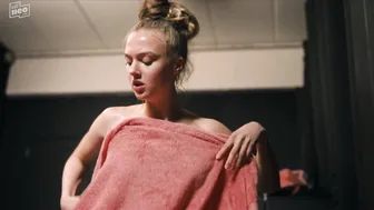 Lilly Krug, Hannah Schiller, Sonja Gerhardt, Tomomi Themann, Margarita Nigmatullin - Club der Dinosaurier s01e01-04 (2025)