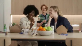 Sarah Jessica Parker, Sarita Choudhury, etc - And Just Like That… s03e02 (2025)