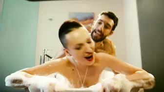 Kristina Asmus, Anna Khilkevich, Dasha Astafieva - Chto tvorjat muzhchiny (2013)