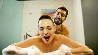 Kristina Asmus, Anna Khilkevich, Dasha Astafieva - Chto tvorjat muzhchiny (2013)