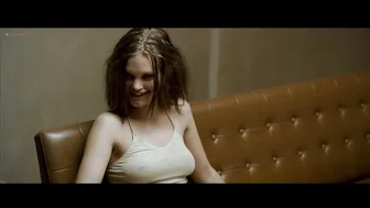 Julia Schacht - Naboer (2005)