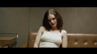 Julia Schacht - Naboer (2005)