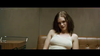 Julia Schacht - Naboer (2005)