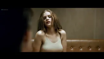 Julia Schacht - Naboer (2005)