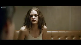 Julia Schacht - Naboer (2005)