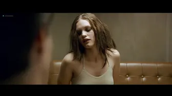 Julia Schacht - Naboer (2005)