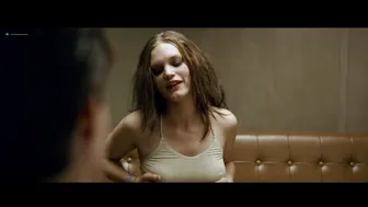 Julia Schacht - Naboer (2005)