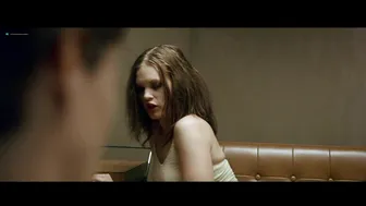 Julia Schacht - Naboer (2005)