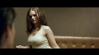 Julia Schacht - Naboer (2005)