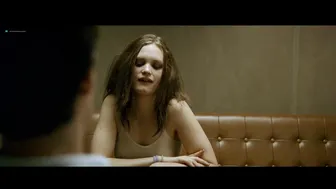 Julia Schacht - Naboer (2005)