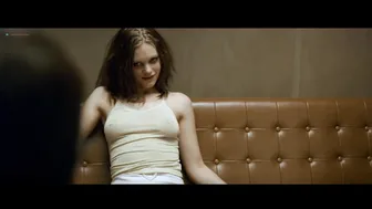 Julia Schacht - Naboer (2005)