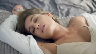 Mariya Shumakova, Lyubov Tikhomirova, Nino Ninidze, Sofya Shidlovskaya, Alyona Savastova - Teoriya bolshikh deneg s01e01-07 (2023)