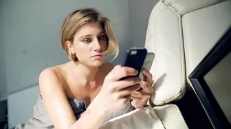 Mariya Shumakova, Lyubov Tikhomirova, Nino Ninidze, Sofya Shidlovskaya, Alyona Savastova - Teoriya bolshikh deneg s01e01-07 (2023)