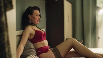 Mariya Shumakova, Lyubov Tikhomirova, Nino Ninidze, Sofya Shidlovskaya, Alyona Savastova - Teoriya bolshikh deneg s01e01-07 (2023)