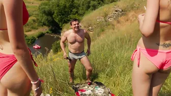 Elizaveta Strunina, Evgeniya Chernikova - Odnim dnyom (2023)