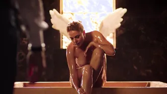 Claudia Gerini, Valentina Belle - Dolceroma (2019)