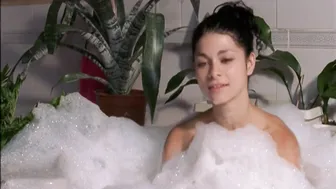 Anita Alvarado, Antonella Rios, etc - Los debutantes (2003)