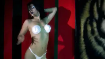 Anita Alvarado, Antonella Rios, etc - Los debutantes (2003)