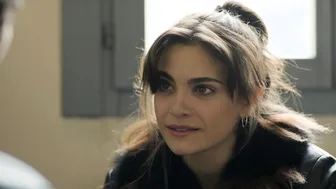 Aurora Giovinazzo, Gaia Weiss - My Family (Storia della mia famiglia) s01e01e02e06 (2025)