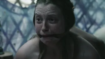 Lizzie Brochere, Maylis Dumon - Les rivieres pourpres s03e06 (2021)