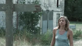 Lizzie Brochere, Maylis Dumon - Les rivieres pourpres s03e06 (2021)