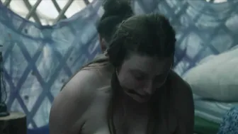 Lizzie Brochere, Maylis Dumon - Les rivieres pourpres s03e06 (2021)