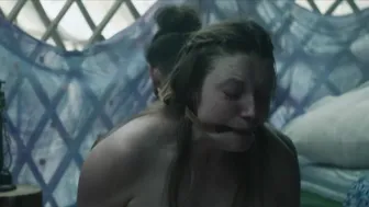 Lizzie Brochere, Maylis Dumon - Les rivieres pourpres s03e06 (2021)