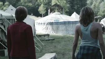 Lizzie Brochere, Maylis Dumon - Les rivieres pourpres s03e06 (2021)