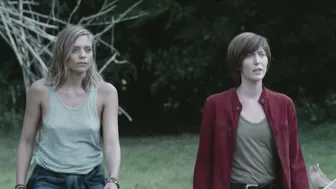 Lizzie Brochere, Maylis Dumon - Les rivieres pourpres s03e06 (2021)