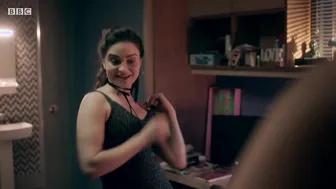 Synnove Karlsen, Imogen King, Lyndsey Craig - Clique (2017 - 2018)