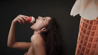 Alina Rachkovskaya, Eva Indenbaum, Maya Maltseva - Struny s02e03 (2024)