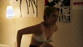 Maja Rung, Anna Astrom, Mikaela Knapp - Systrar 1968 s01e03 (2018)