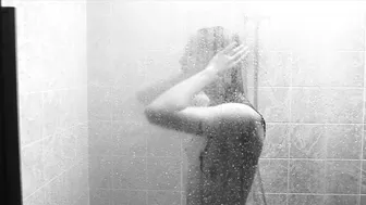 Yuliya Khlynina – Weekend (2014)