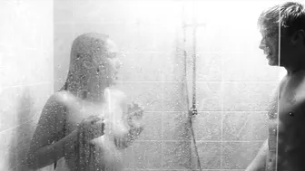 Yuliya Khlynina – Weekend (2014)