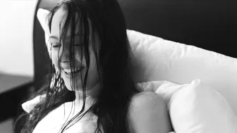 Yuliya Khlynina – Weekend (2014)