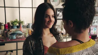 Aisha Dee, Olivia Luccardi - The Bold Type s02e07 (2018)